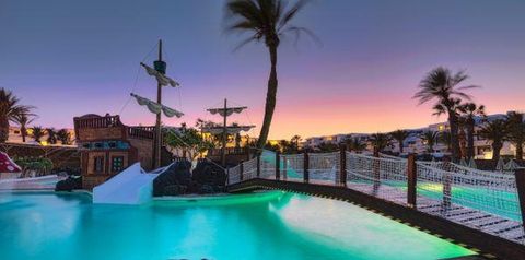 teren hotelu, basen, dla dzieci