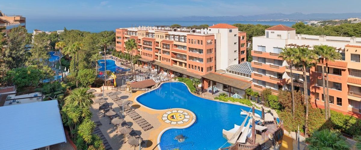basen, teren hotelu