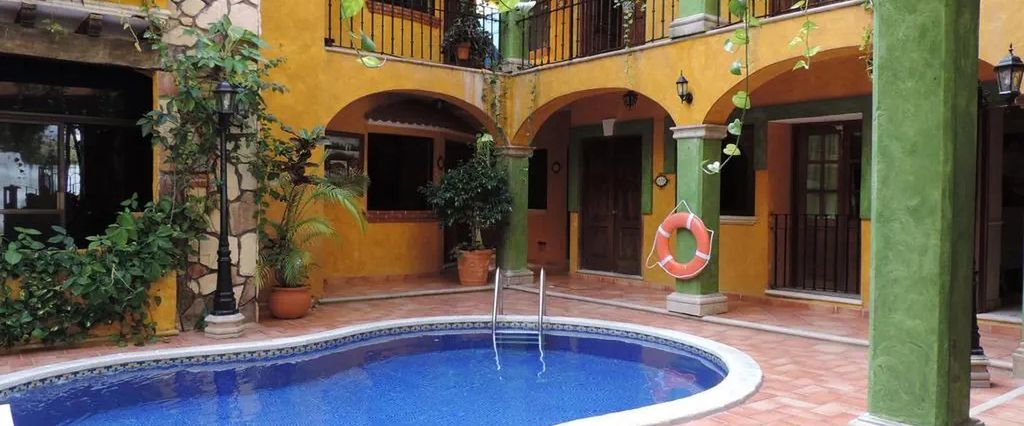 budynek główny, basen