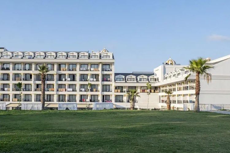 obiekt, budynek główny, teren hotelu