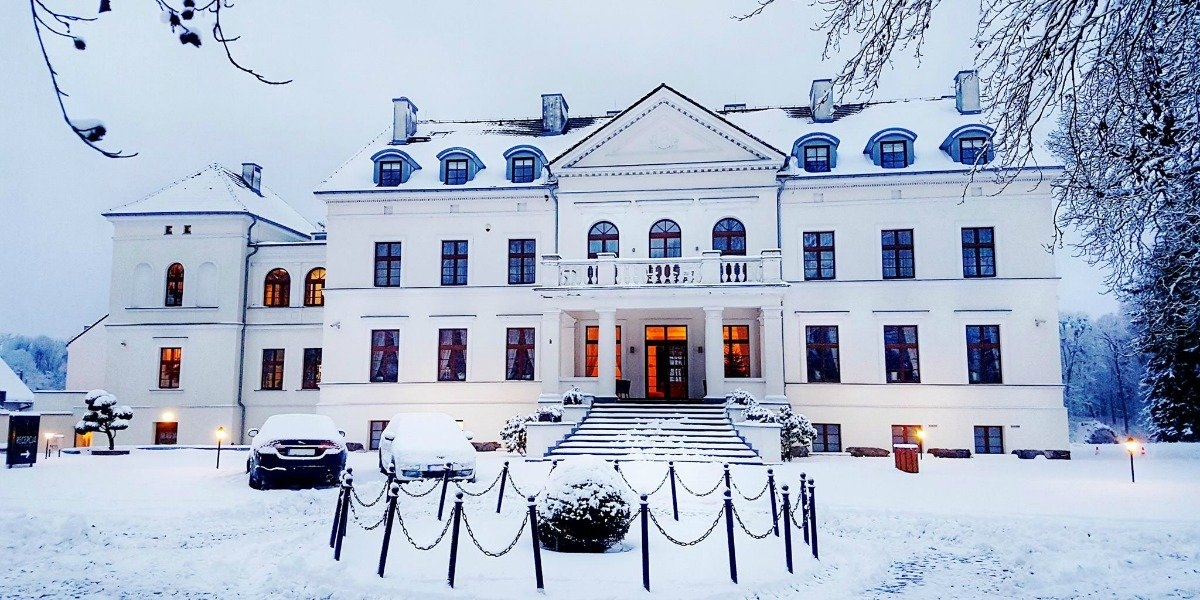 obiekt, budynek główny, teren hotelu