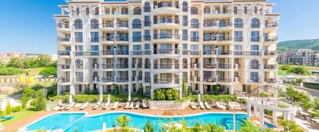 teren hotelu, basen, obiekt