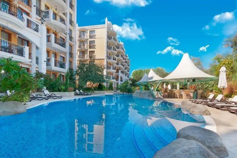 obiekt, teren hotelu, basen