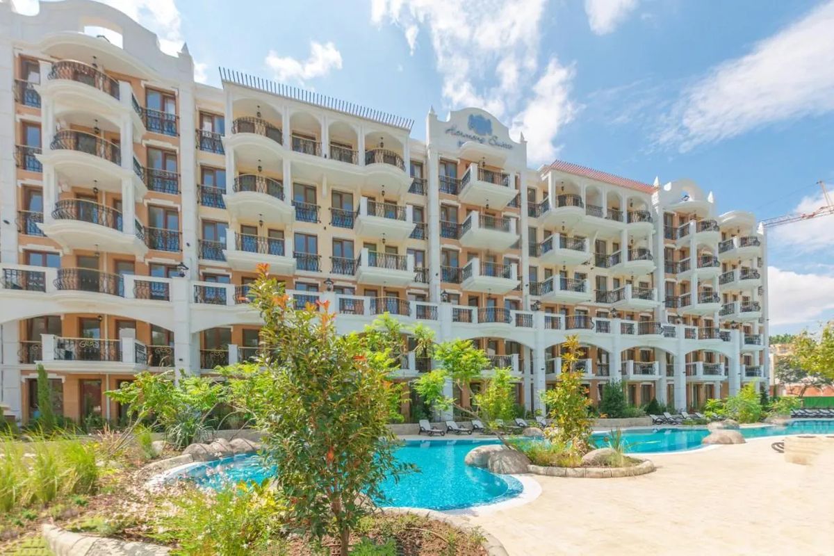 obiekt, teren hotelu, basen