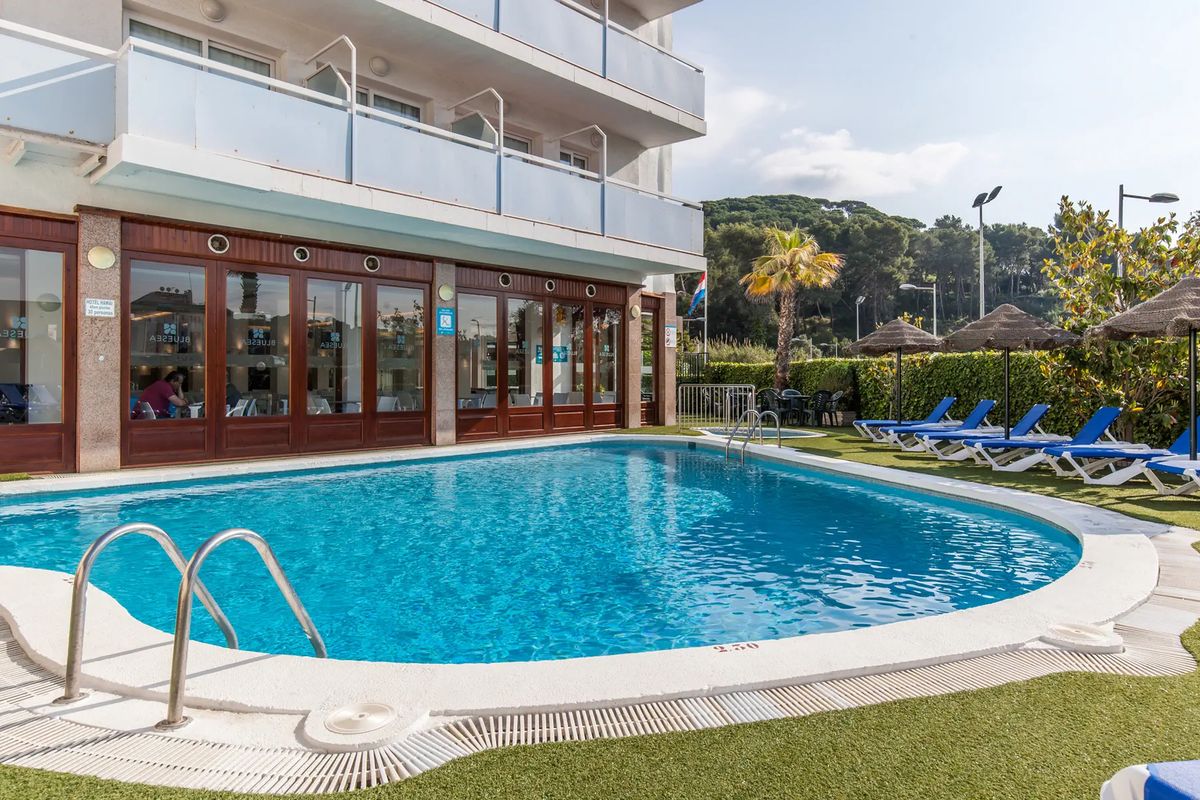 obiekt, teren hotelu, basen