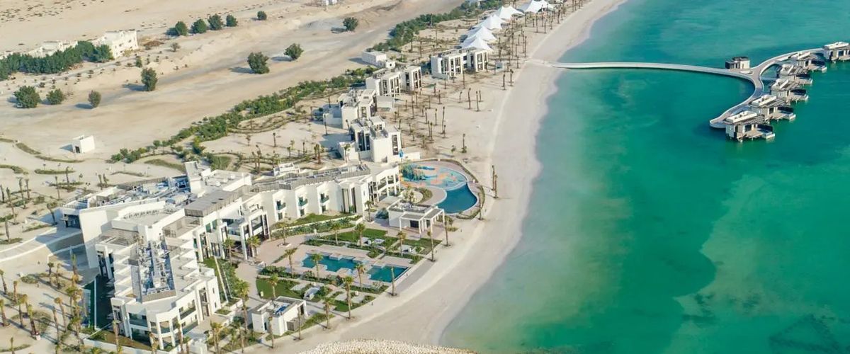 teren hotelu, basen, plaża