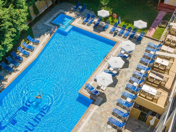obiekt, teren hotelu, basen