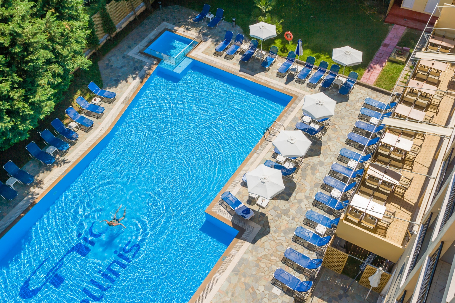obiekt, teren hotelu, basen
