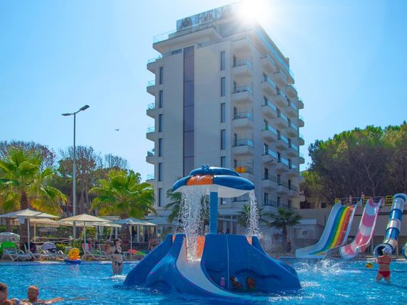 Henry Resort 5*