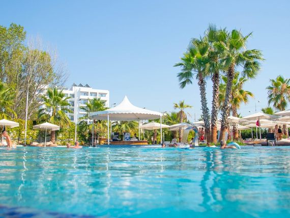 Henry Resort 5*