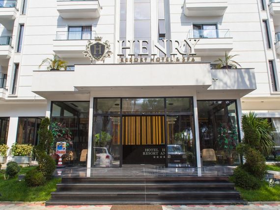 Henry Resort 5*