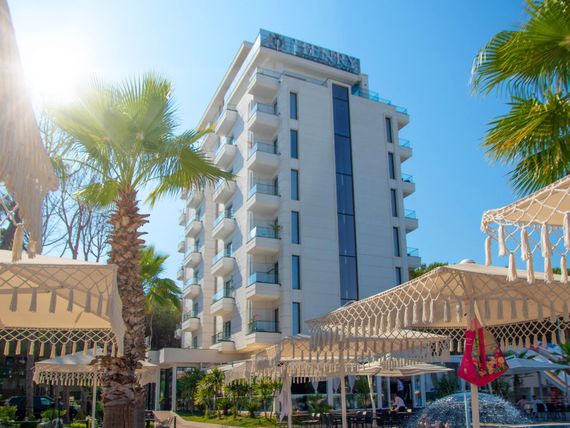 Henry Resort 5*