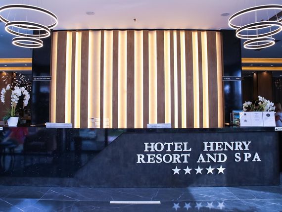 Henry Resort 5*
