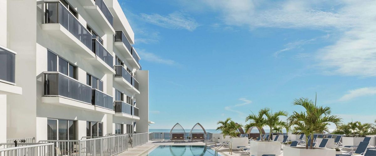 obiekt, teren hotelu, basen