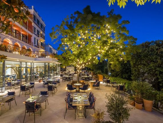 restauracja, teren hotelu