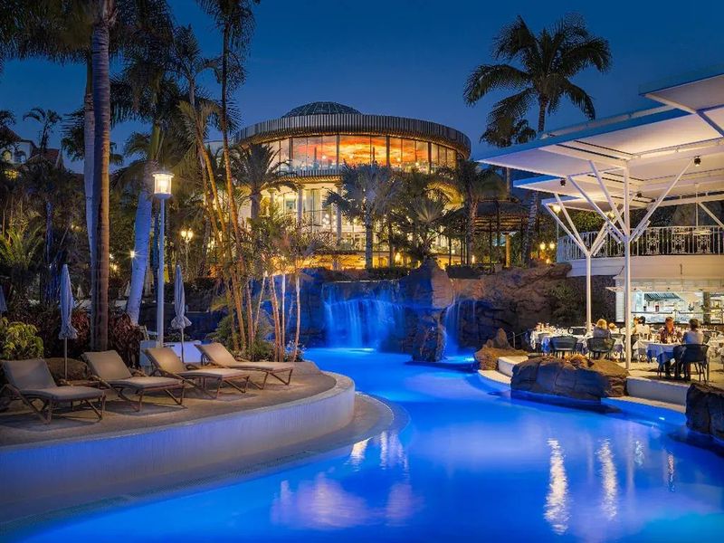 Adrian Jardines de Nivaria