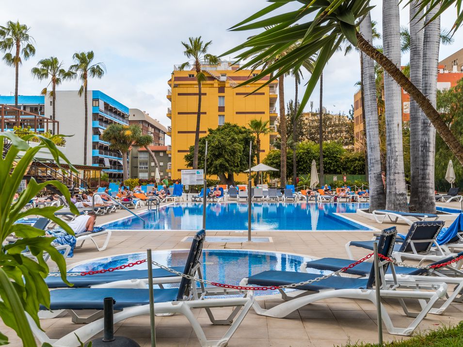 teren hotelu, basen, wakacjepl