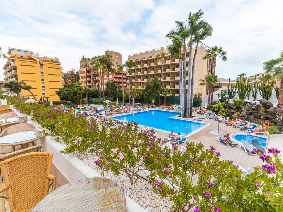 teren hotelu, basen, wakacjepl