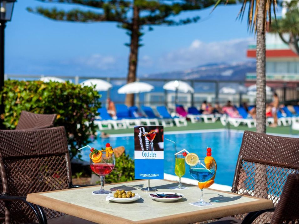 beach bar