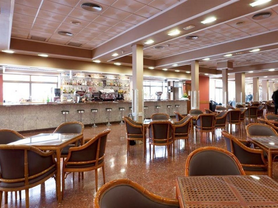 lobby bar