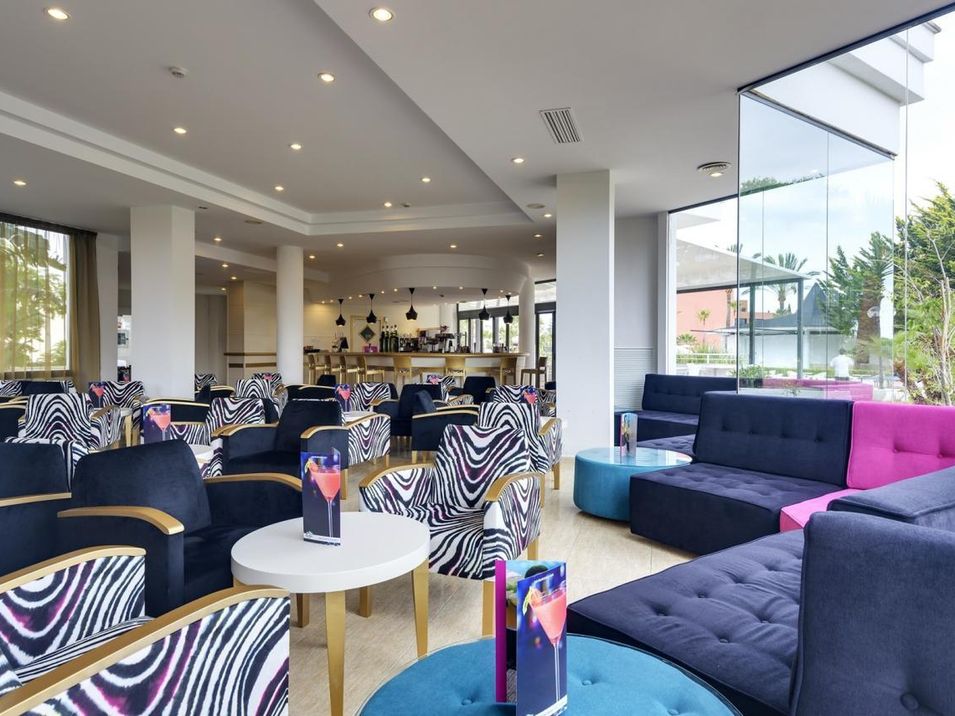 lobby bar