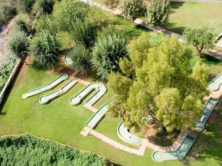 teren hotelu, pole golfowe