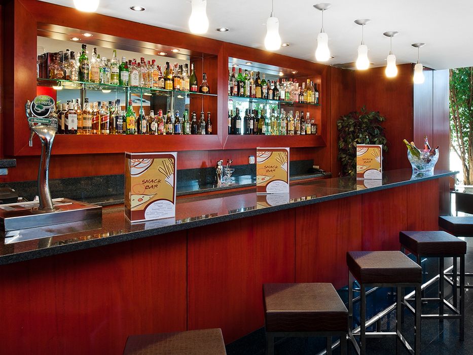 lobby bar, drink bar