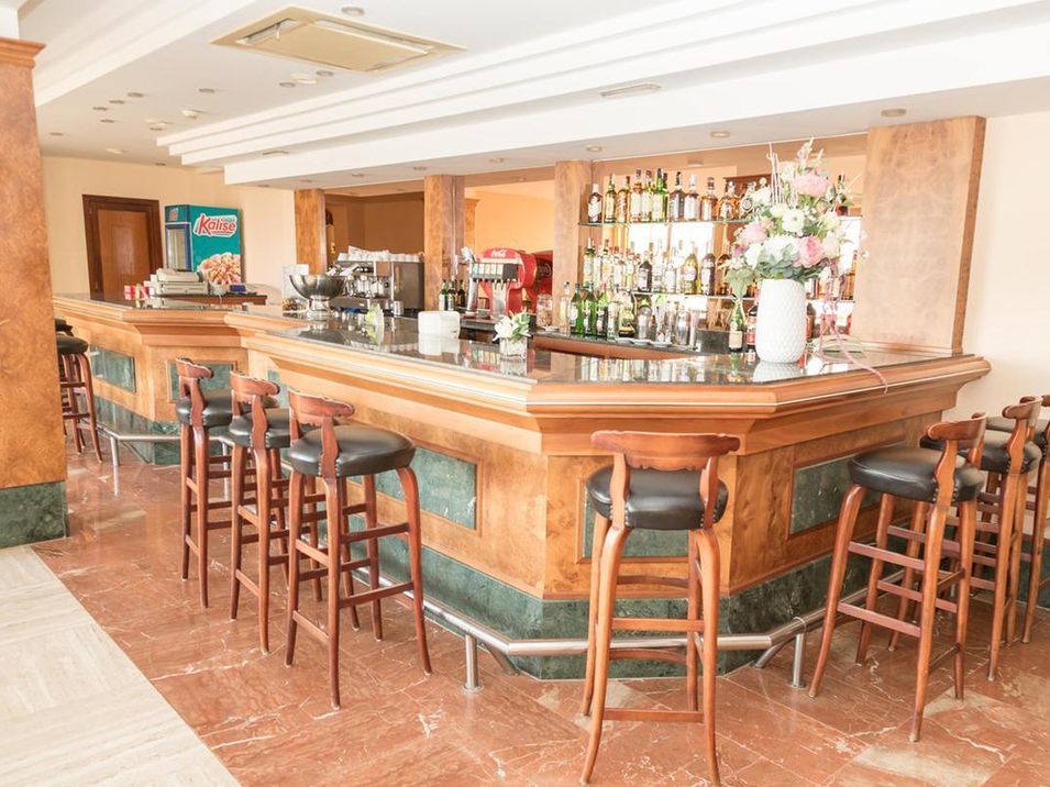 lobby bar, drink bar