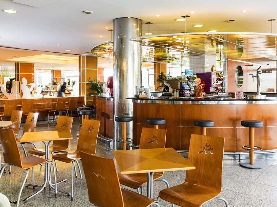 lobby bar