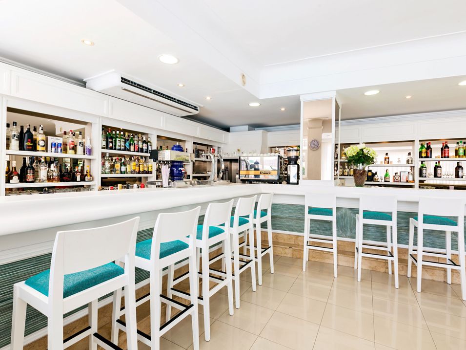 lobby bar