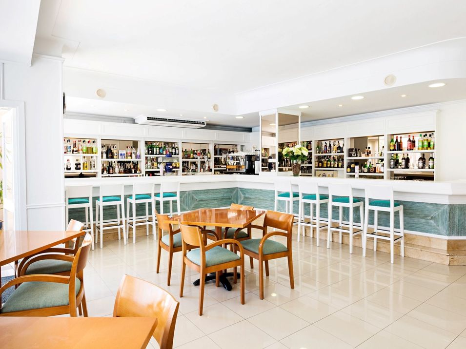lobby bar, drink bar
