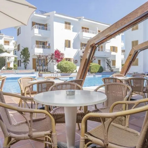 Flora Aparthotel