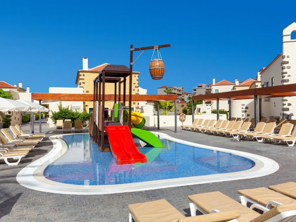 teren hotelu, basen, dla dzieci