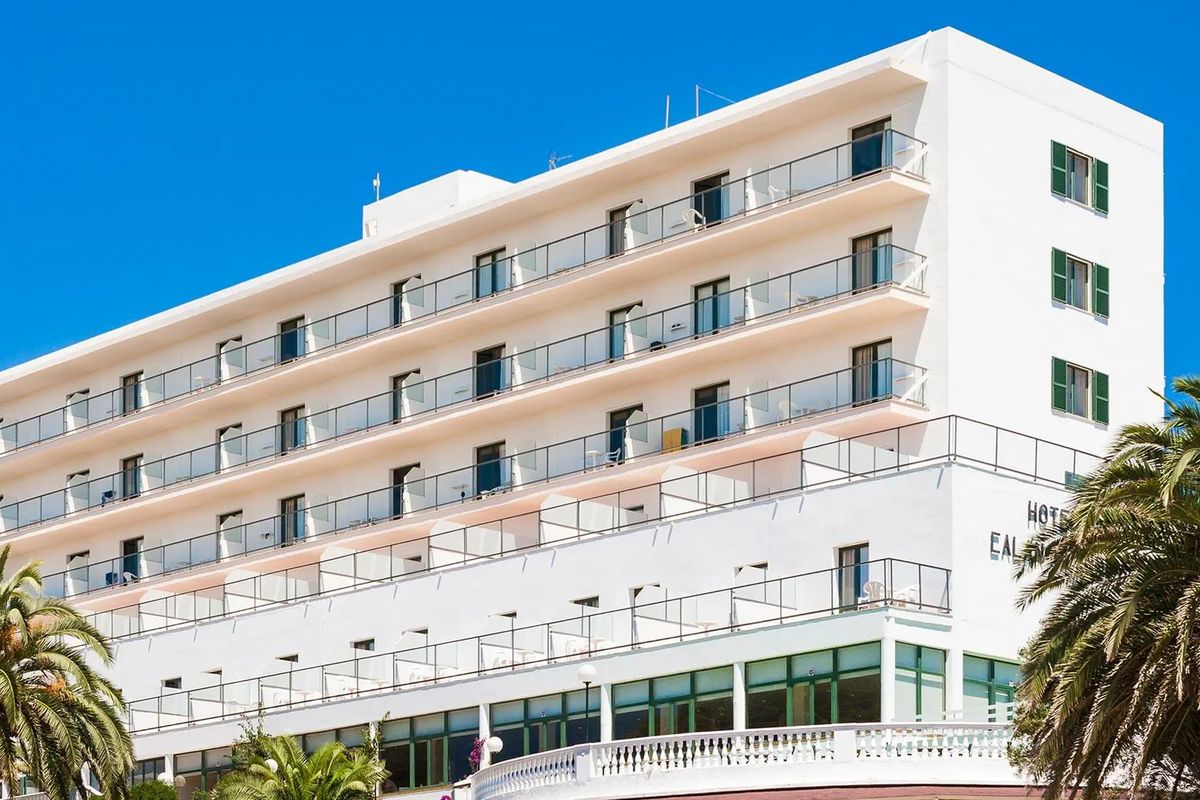 Minorka (7 dni) w Globales Cala'n Blanes (Menorca) z Warszawy (BB)