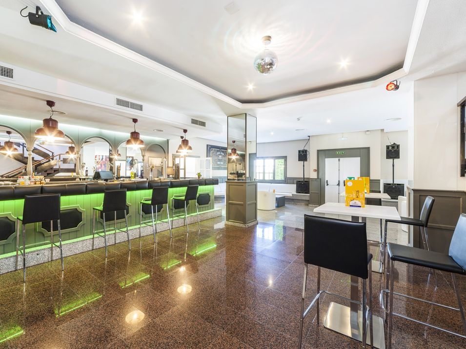 lobby bar, drink bar, pub