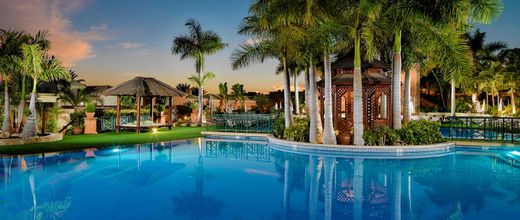 Green Garden Resort & Suites