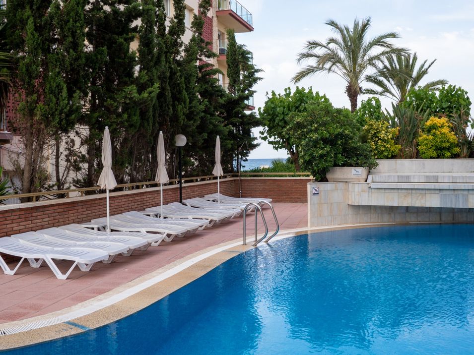 teren hotelu, basen, wakacjepl