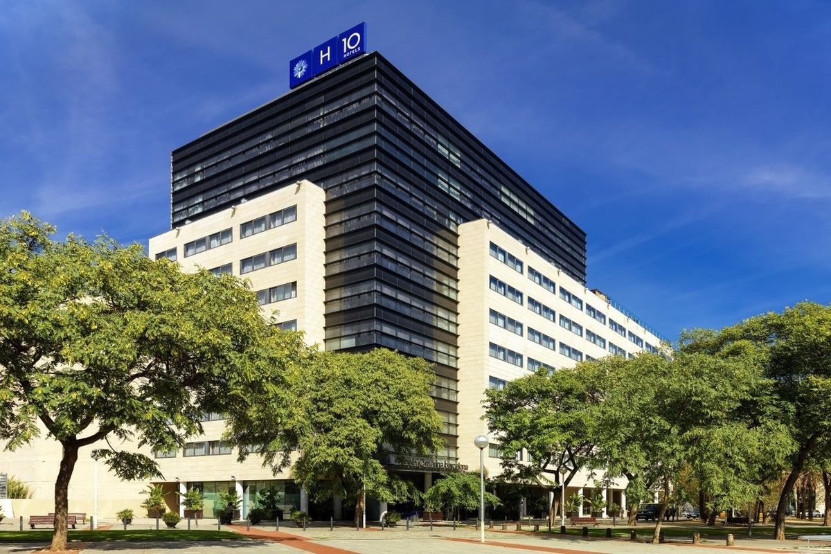 H10 Marina - budynek główny