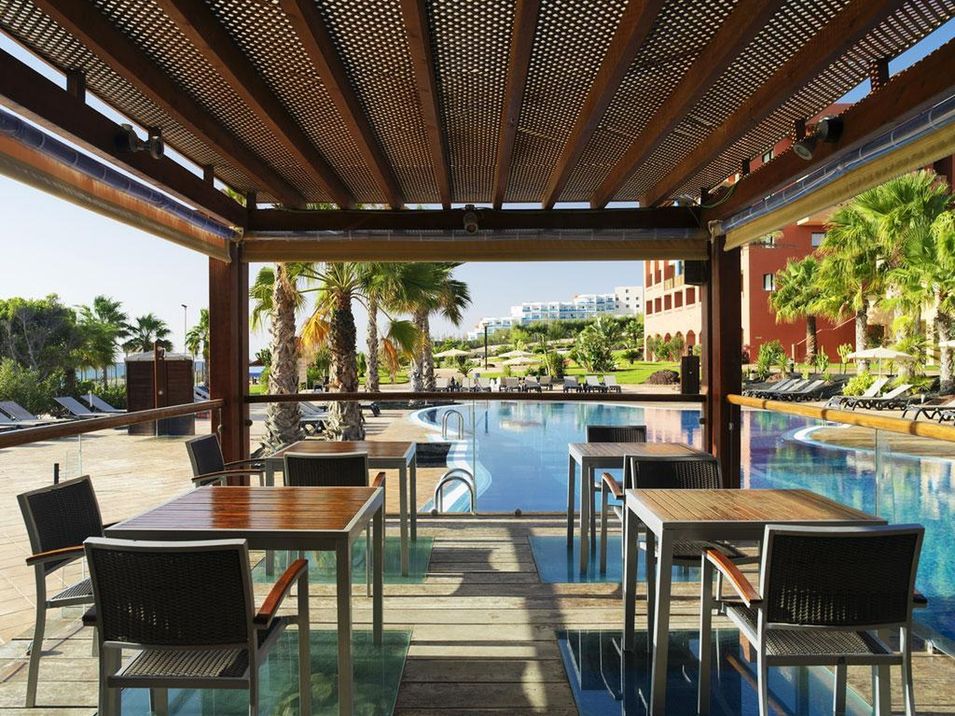 basen, pool bar