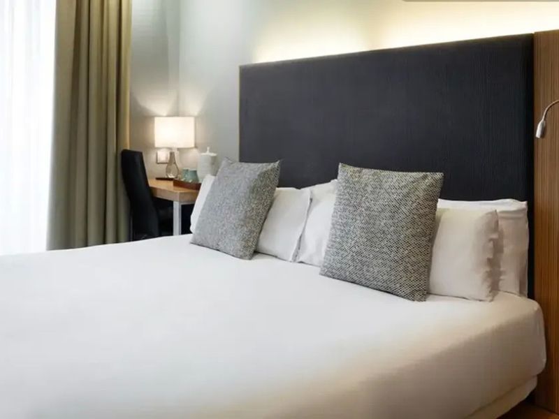 High Tech Petit Palace Tres Cruces 3*