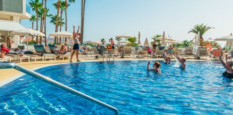 teren hotelu, basen, wakacjepl