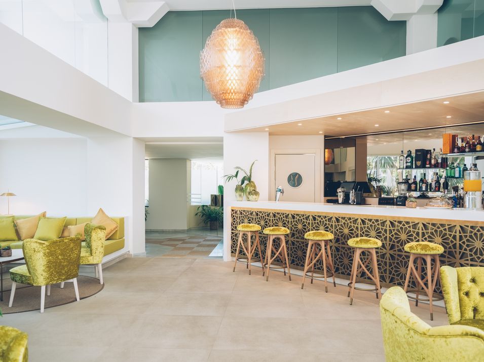 lobby bar