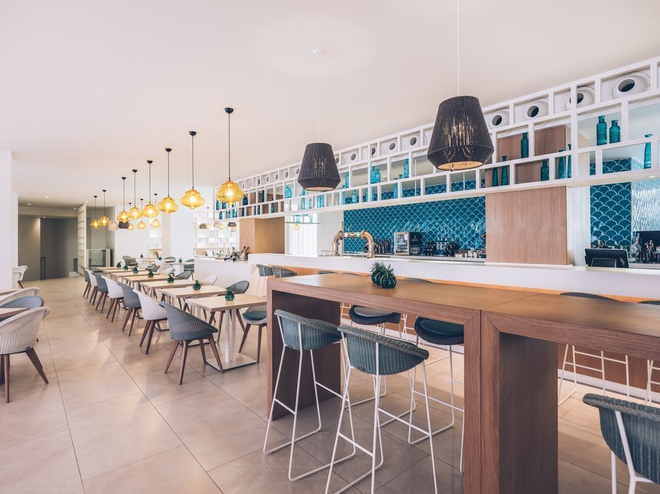 lobby bar