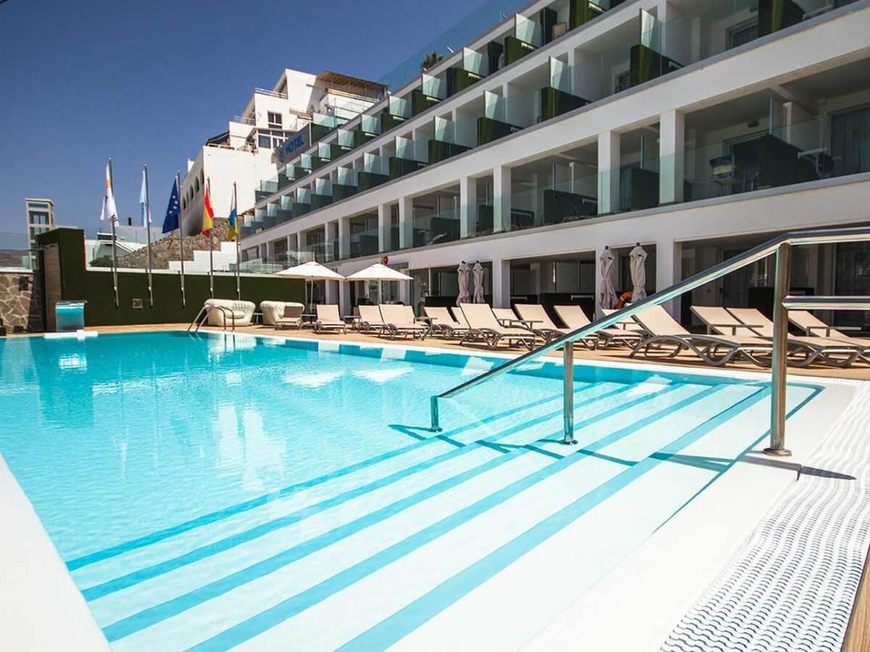 obiekt, teren hotelu, basen