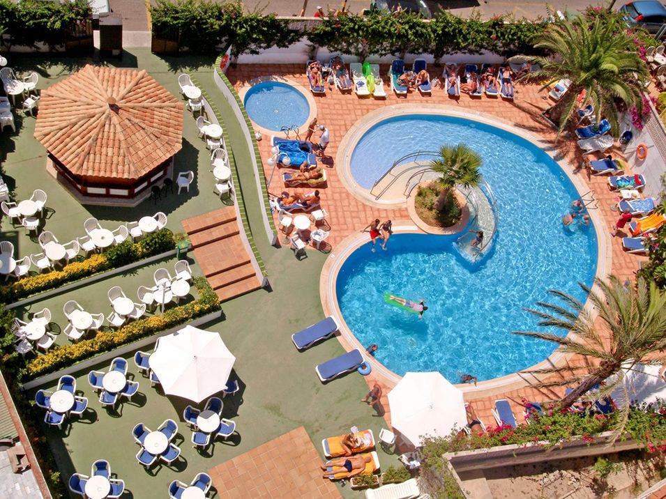 teren hotelu, basen, rozrywka