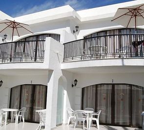 Las Buganvillas
