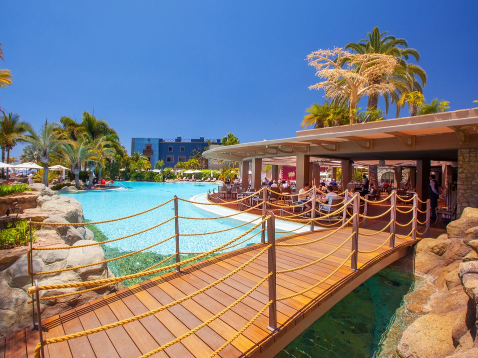 basen, pool bar