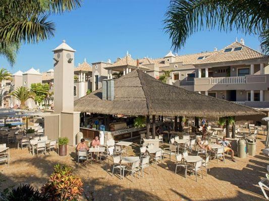 teren hotelu, pool bar