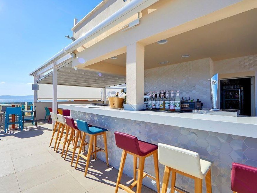 teren hotelu, drink bar