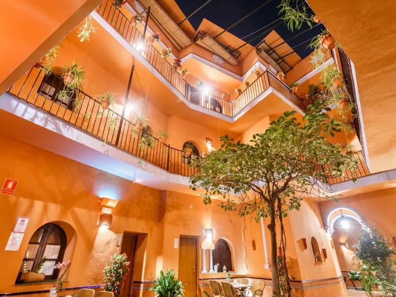 Patio De La Alameda